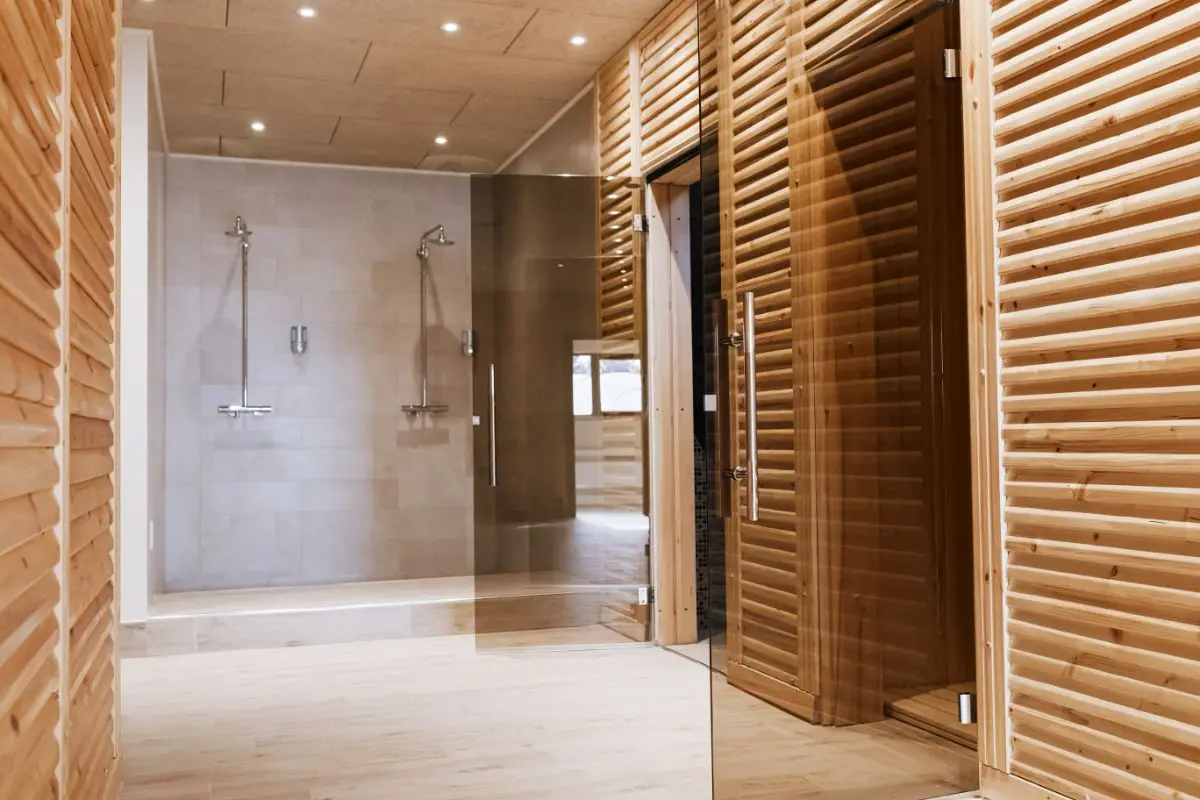Luxury sauna and shower rooms with modern amenities at Supalai Monte 1 fitness center